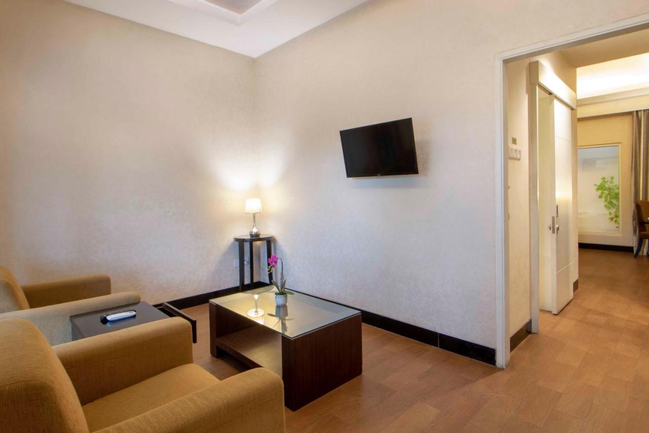 Solaris Hotel Маланг Экстерьер фото